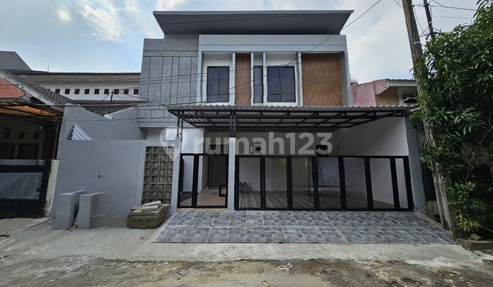 Rumah Baru di Komplek Elit Megacinere Model Modern Minimalis Rumah Baru di Komplek Elit Megacinere Model Modern Minimalis
