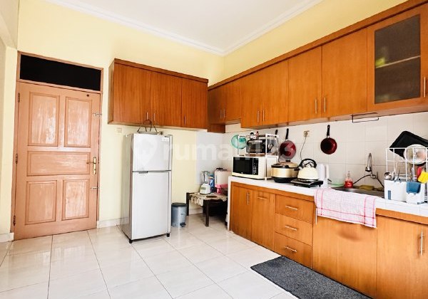 Peaceful and Lush Residence in the Megacinere Area 2