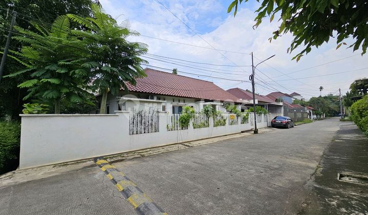 Rumah Kemang Bentuk Tanah Kotak Lokasi Premium Siap Huni Taman Luas