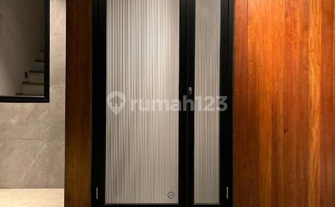 Rumah Baru Modern Kontemporer 3 Lantai di Perumahan Elite Cirendeu Kualitas Premium 2