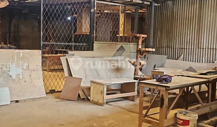 Strategic Warehouse on Main Road Suitable for Business and Investment Strategic Warehouse on Main Road Suitable for Business and Investment