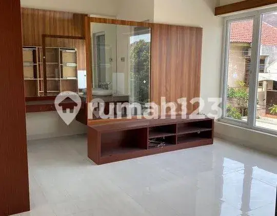 Rumah Baru Furnished 3 Menit Ke Simpang Lima di Pleburan  2