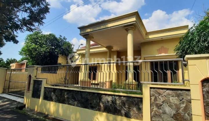 Classic Modern Spacious House Ready to Occupy Durian Near Banyumanik Toll 1