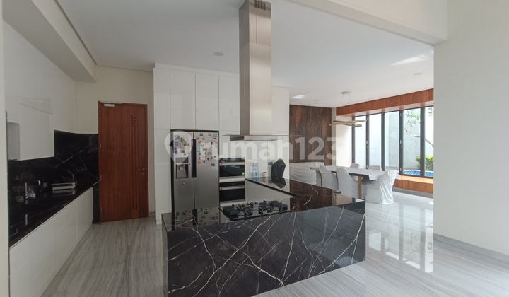 Luxury Super Luxurious House 100 Meters on Ahmad Yani Street, Central Semarang City 2