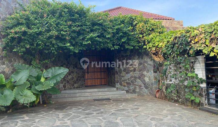 Rumah Ada Pool Nuansa Villa Full Furnish di Kemang Pratama 2