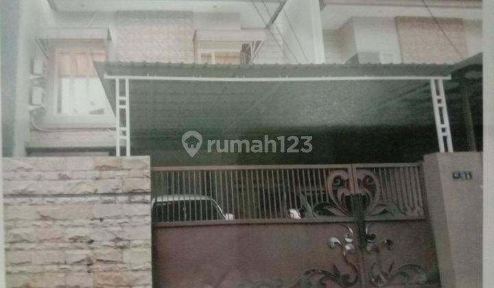 Rumah 2 Lantai Bagus di Putat Indah, Surabaya 1