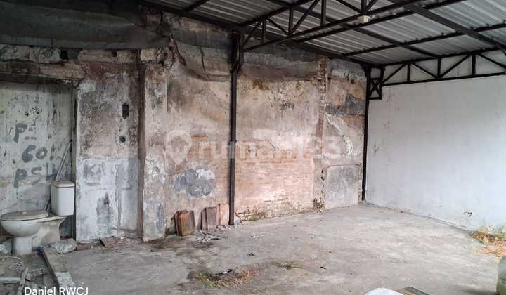 Strategic Shop House on Brigjen Katamso Street, Yogyakarta 2