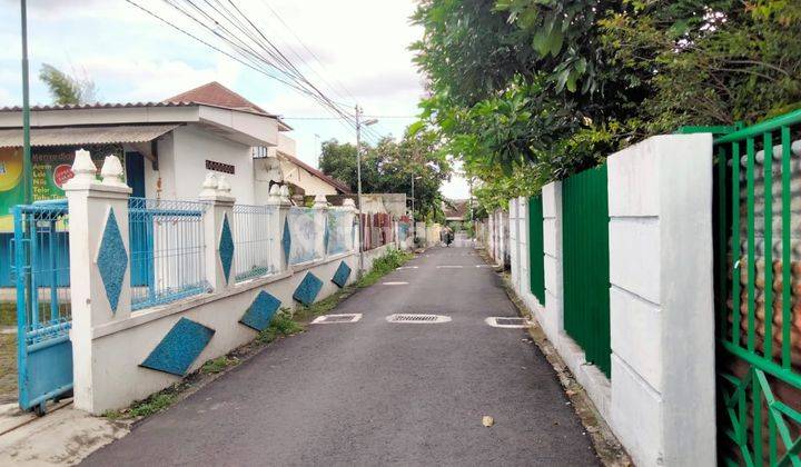 Rumah Dengan Halaman Luas Lokasi Strategis Dekat Lippo Demangan Gondokusuman Jogja 2