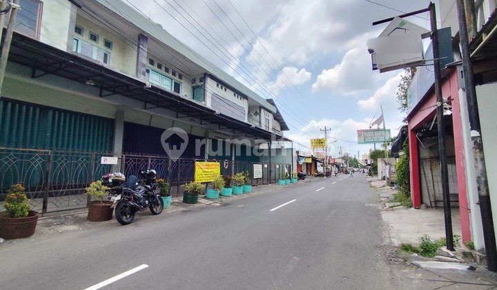 For Rent Fast 3-Story Strategic Shop House on Bakpia Pathuk Street - Just a Step Away from Malioboro 2