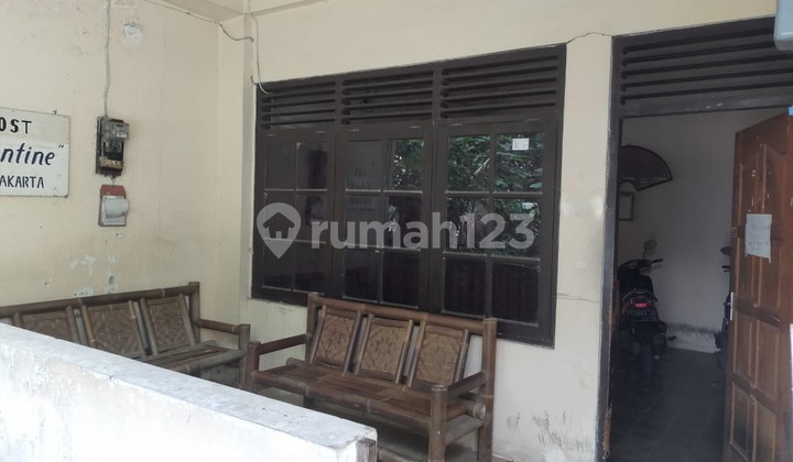 House & Boarding House Investment: 21 Rooms Location Near Ambarukmo Plaza 1