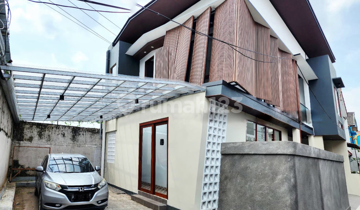 Rumah 2 lantai dalam Perum Lokasi Strategis Diarea Seturan Caturtunggal Depok Sleman.