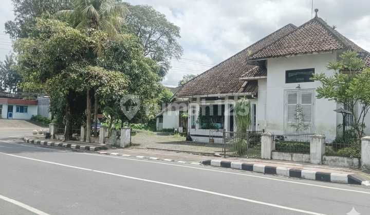 Luxury Heritage House on Main Road in Central Magelang City Center with Spacious 1,365 Square Meters Land, Central Magelang 2
