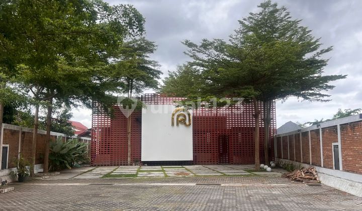 Bonus Land with Ready-to-Use Building in Premium Palagan Area