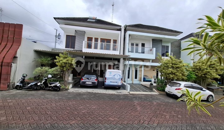 Rumah Mewah 2 Lantai dalam Perumahan Lokasi Dekat Kampus UPN di Babarsari Depok Sleman