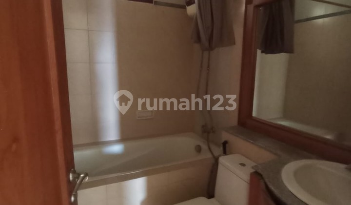 Rumah Furnish 2 Lantai Dalam Perum Lokasi Dekat Plaza Ambarukmo 2