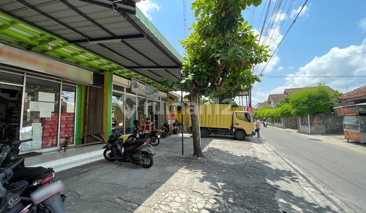 Disewakan Ruang Usaha Lokasi Strategis Jalan Kaliurang KM 5, Caturtunggal, Depok, Sleman Disewakan Ruang Usaha Lokasi Strategis Jalan Kaliurang KM 5, Caturtunggal, Depok, Sleman