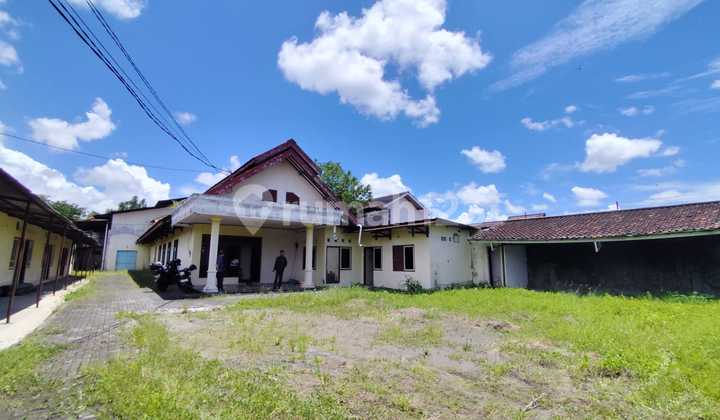 For Rent Office Complex & Spacious Warehouse in Sonosewu 15 Car Parking, Ngestiharjo, Kasihan, Bantul