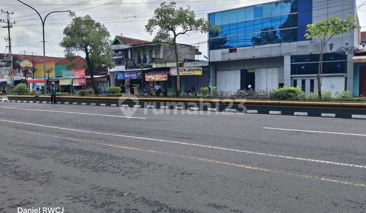 Business Opportunity for a 2-Story Shophouse, Close to Bantul Square Business Opportunity for a 2-Story Shophouse, Close to Bantul Square