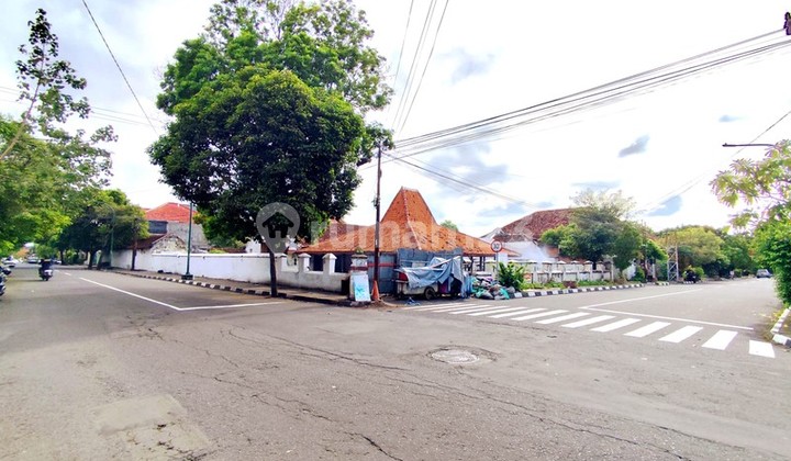 Tanah & Bangunan Joglo Kuno, Hanya Selangkah dari Malioboro & Titik Nol Kilometer Tanah & Bangunan Joglo Kuno, Hanya Selangkah dari Malioboro & Titik Nol Kilometer