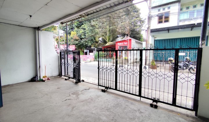 For Rent Fast Strategic 3-Story Shop House on Bakpia Pathuk Street - Just a Step Away from Malioboro For Rent Fast Strategic 3-Story Shop House on Bakpia Pathuk Street - Just a Step Away from Malioboro