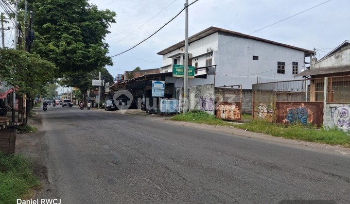 For Rent Strategic Business Space Suitable for Ready-to-Use Warehouse on the Edge of Jl. Parangtritis Km 8, Bantul