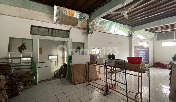 Disewakan Ruang Usaha Lokasi Strategis Jalan Kaliurang KM 5, Caturtunggal, Depok, Sleman Disewakan Ruang Usaha Lokasi Strategis Jalan Kaliurang KM 5, Caturtunggal, Depok, Sleman