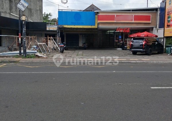 Disewakan Ruang Usaha Strategis di Kawasan Ramai Terban Cocok untuk Bisnis Kuliner & Retail Disewakan Ruang Usaha Strategis di Kawasan Ramai Terban Cocok untuk Bisnis Kuliner & Retail