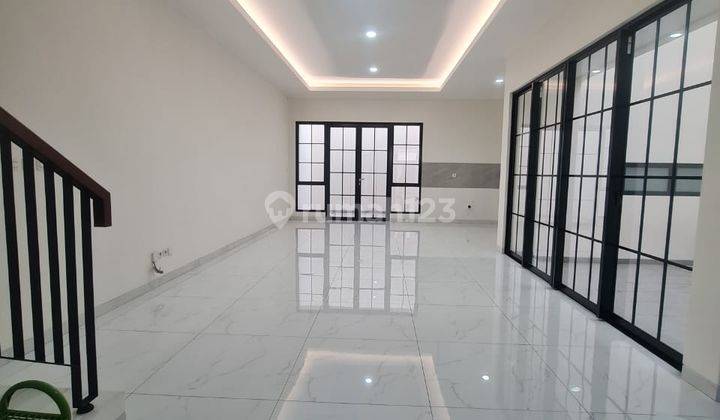 Rumah 2 Lantai di Helios Prime Suvarna Sutera Tangerang 1K8000SN 2