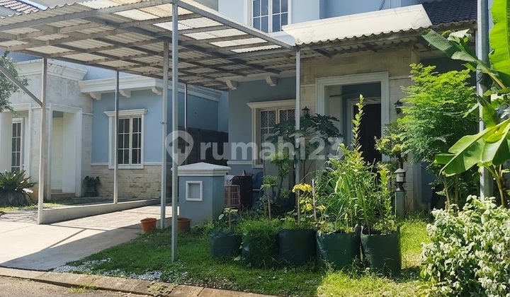 Two-Story Renovated House in Suvarna Sutera Tangerang 1K900061