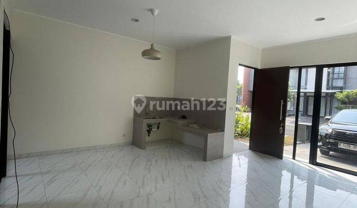 Rumah Baru 2 Lantai Flavio Suvarna Sutera Tangerang Y00233 2