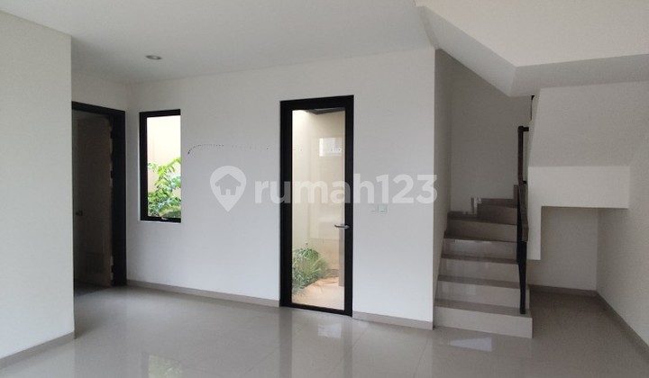 Disewa Rumah Hoek Ukuran 8X10 di Astha Suvarna Sutera Tangerang 1Ka0000m 2