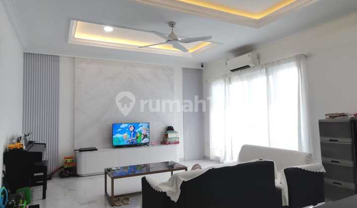 Rumah 2 Lantai dengan konsep Mewah di Suvarna Sutera Andara Tangerang 1K90001U