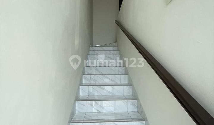 New 2-Story House Size 7X15 at Flavio Suvarna Sutera Tangerang Y00233r 2