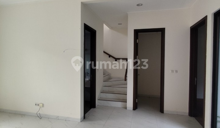 Rumah Cantik 2 LT uk 7x15 di Suvarna Sutera Tangerang 1K90007M 2