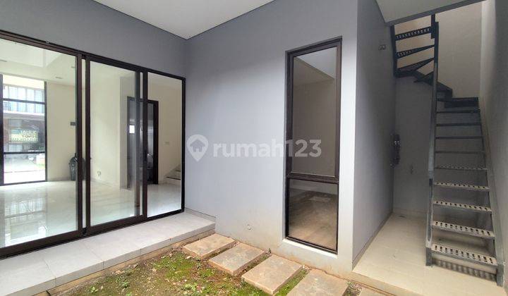 Rumah Cantik 2 Lantai di Cluster Dakota Tangerang 1K8000SV 1