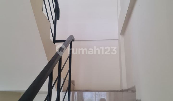 3-Story Terrace 8 Block A Shop House in Suvarna Sutera Tangerang 1K90006Y 2