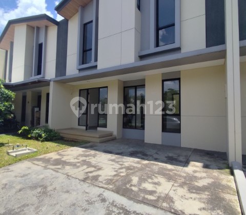 Rumah Depan Taman Ukuran 8X10 di Astha Suvarna Sutera Tangerang 1Ka00014