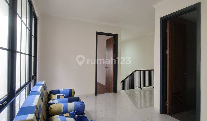 Rumah 2 Lantai di Helios Prime Suvarna Sutera Tangerang 1K8000SN 2