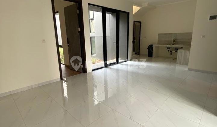 Beautiful 2-story house measuring 8x20 in Suvarna Sutera Y00173