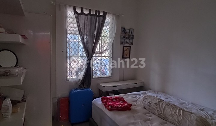 Rumah 2 LT Hal Belakang sudah Renov di Suvarna Sutera Tangerang 1K900061  2