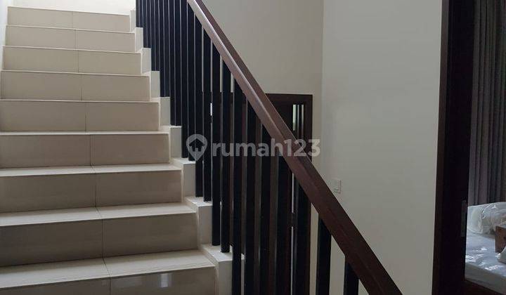 Rumah 2 Lantai Bagus Furnished SHM di Cluster Divena Kawasan Avani , Tangerang 2