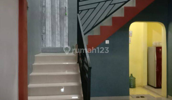 Rumah 2 Lantai Bagus Semi Furnished SHM di Villa Rizki Ilhami, Tangerang 2