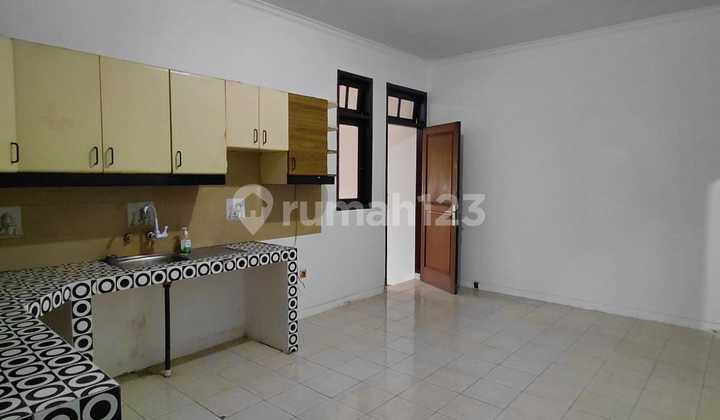 Disewakan Rumah Luas Cocok Untuk Kantor  2