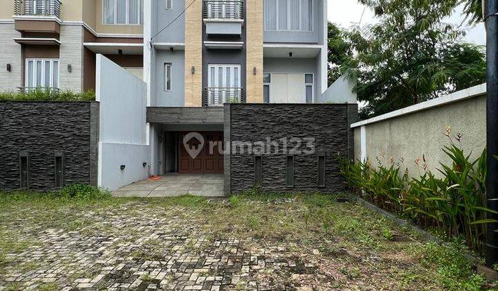 Rumah 3 Lantai Baru Unfurnished di Cluster Gunung Raya, Cirendeu 1