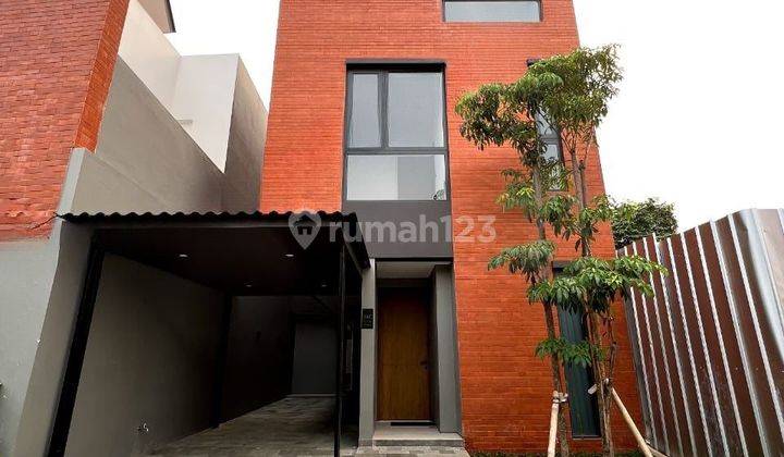 Townhouse 3 Lantai Baru SHM di Cipete, Jakarta Selatan 1