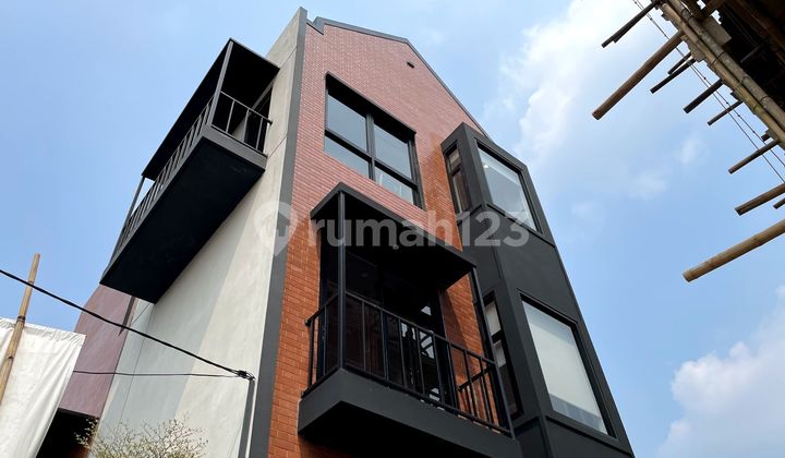 Strategic Modern House Affordable Price in South Jakarta