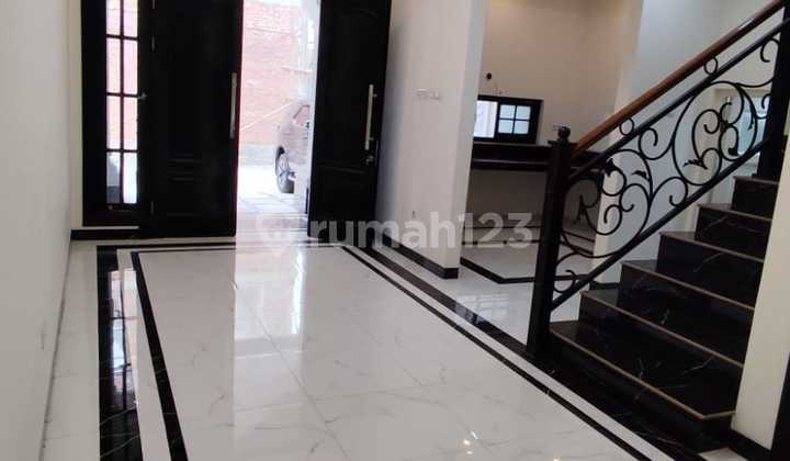 Luxury House For Sale In South Jakarta At A Low Price Luxury House For Sale In South Jakarta At A Low Price