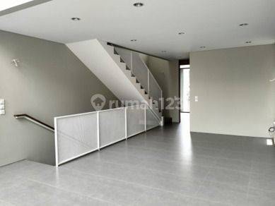 Rumah 3 Lantai Unfurnished Shm Kemang Jakarta Selatan 2