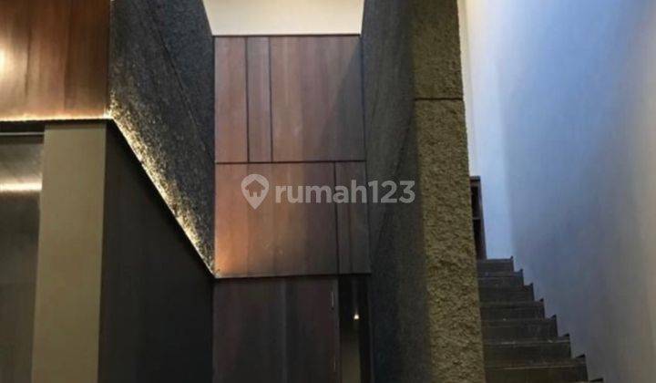 Rumah Baru Desain Unik Mewah Marmer Swimming Pooldi Cluster Baru Taman Permata Buana, Jakarta Barat. Ada Ram Untuk Kursi Roda 2