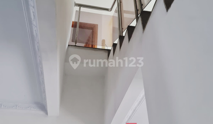  Rumah Siap huni baru renov Bojong Indah puri jakbar lebar 8 bebas banjir  Semi Furnished 3